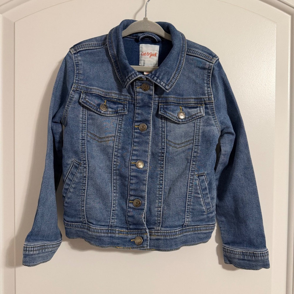 Cat & Jack Kids Medium Wash Denim Trucker Jacket Size 5T Blue Cotton Blend